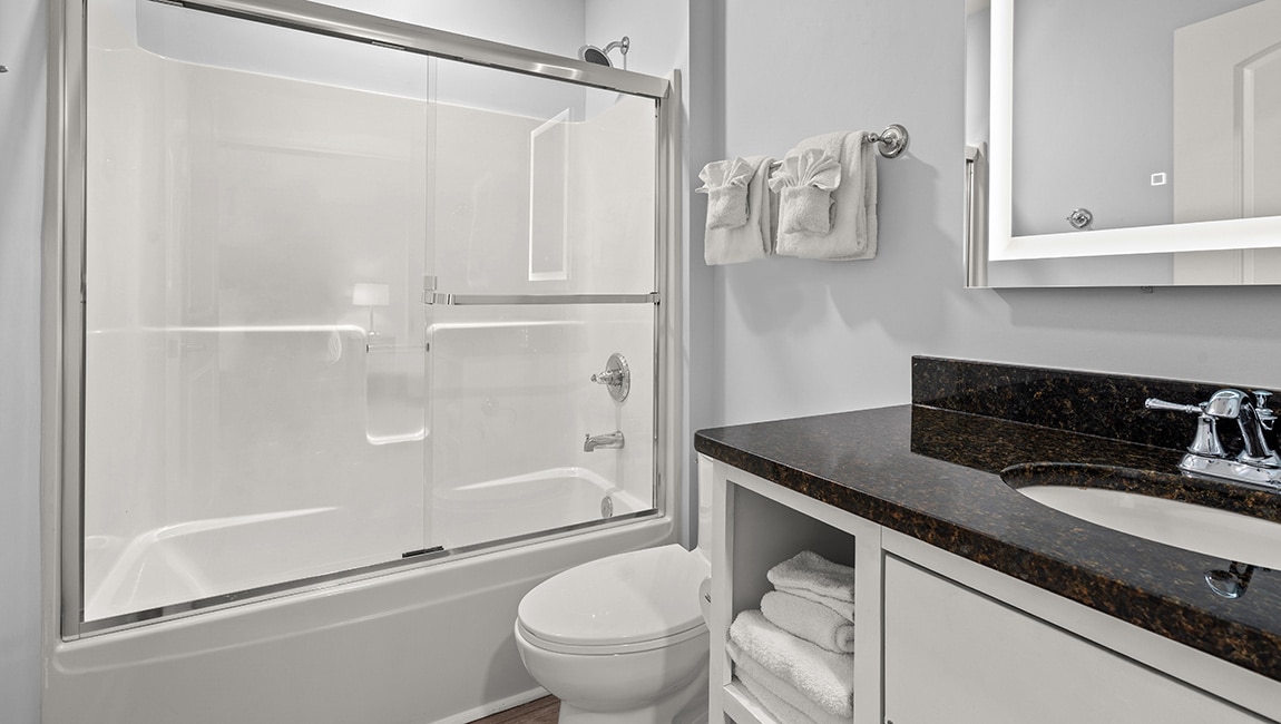 Ocean Escape | Ocean View 2 Bedroom – 2 Queens (Sleeps 8)