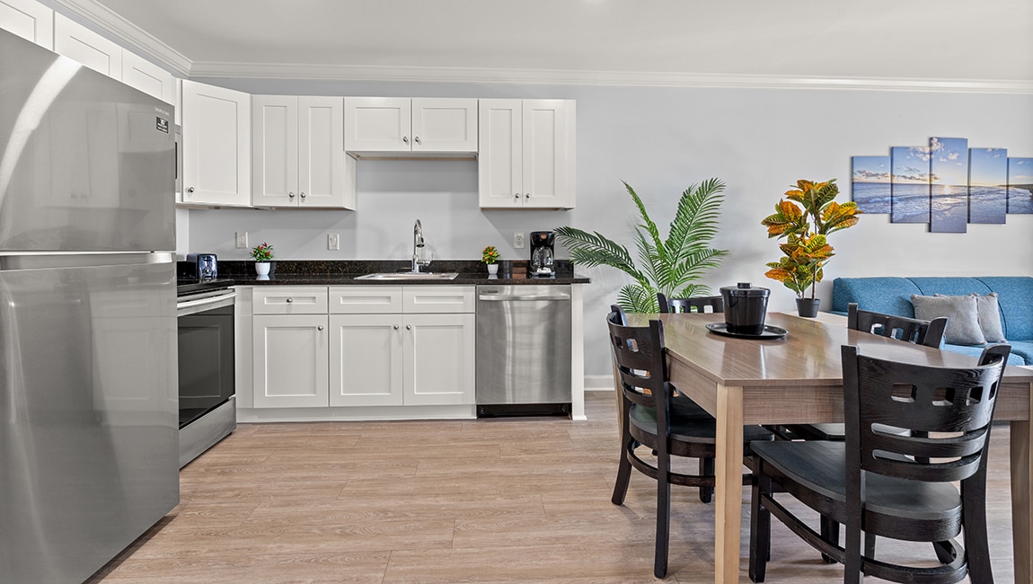 Ocean Escape | Ocean View 2 Bedroom – 2 Queens (Sleeps 8)