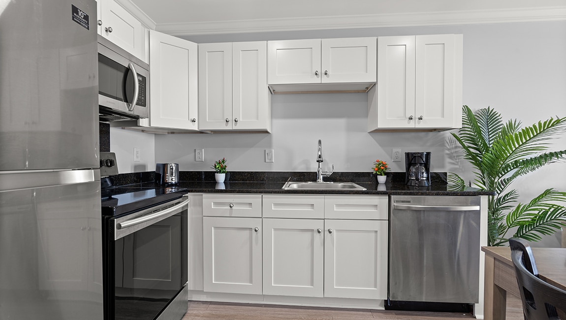 Ocean Escape | Ocean View 2 Bedroom Condo – King (Sleeps 6)